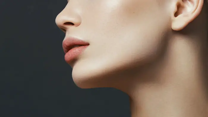 زاویه فک زیبا در بانوی 30 ساله 5656410