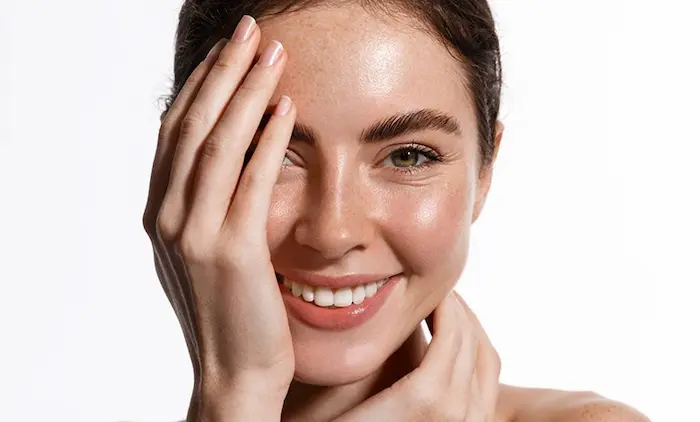 آبرسانی پوست با استفاده از سرم آبرسان 654654650