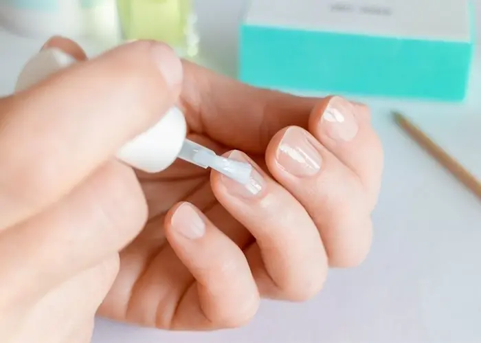 زدن ژل تقویت ناخن روی ناخن های کوتاه و مرتب 58589