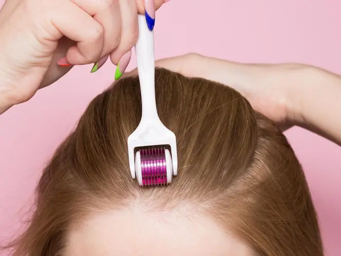 نحوه صحیح ماساژ صورت با درمارولر 5645641564