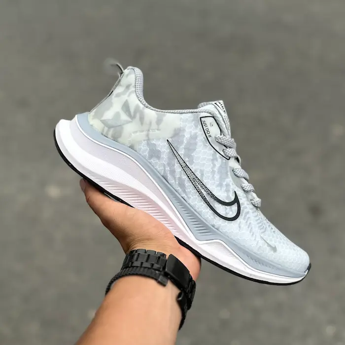 Nike Akoکتونی سفید در فروشگاه آی کتونی 