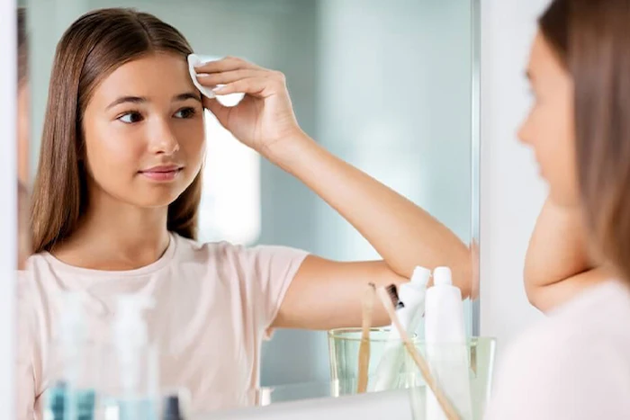 پاکسازی صورت با تونر 314566451