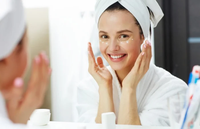 آبرسانی صورت در روتین پوستی شبانه 545641210