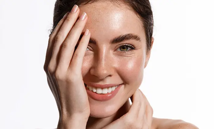 صورت شفاف و براق خانم ها بعد از استفاده از محصولات پوستی 43434443