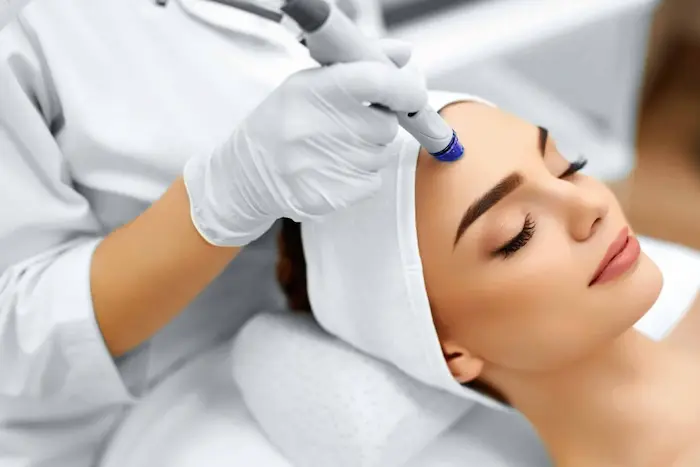 پاکسازی صورت در کلینیک 4543543