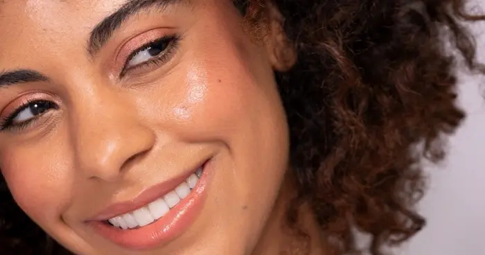 علائم پوست چرب روی صورت 6345433