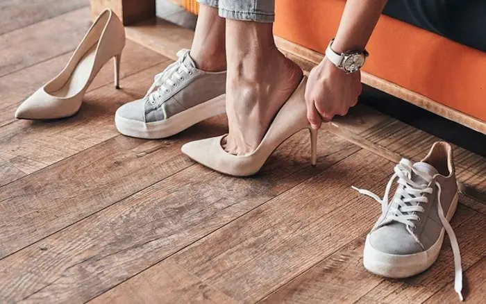 پوشیدن کتونی و استفاده از کفش مناسب برای جلوگیری از ورم پا 565463453432