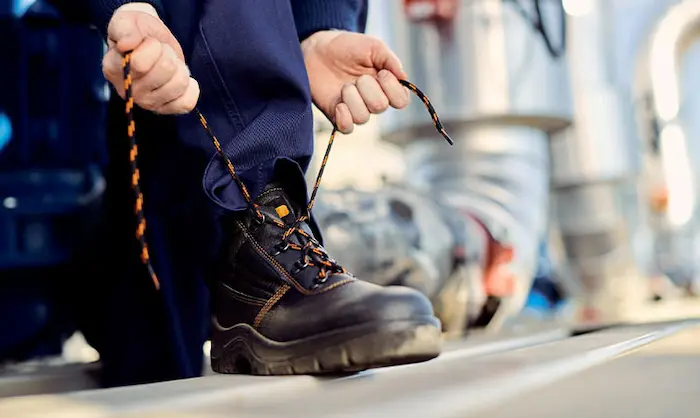 کامل بستن بند کفش درمحیط های کار 6456454