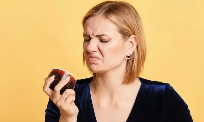 بوی نامطبوع از محصولات پوستی تاریخ گذشته 4343435