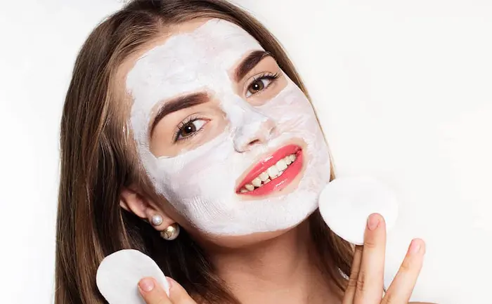 استفاده از ماسک پوست مخصوص روی صورت 4353454353