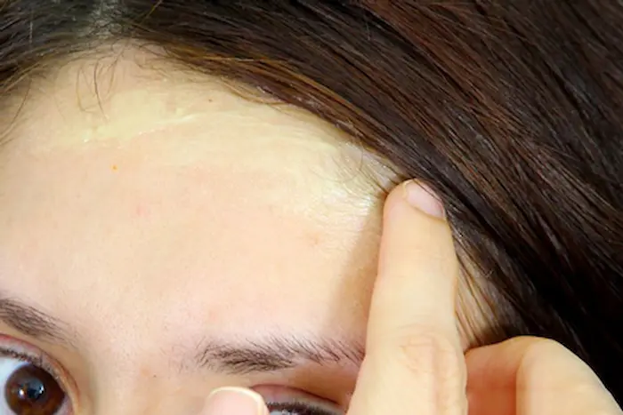 استفاده از وازلین برای جلوگیری از رنگی شدن صورت 435345345345