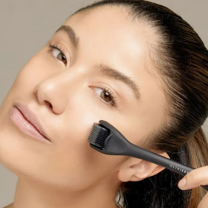 استفاده از درمارولر روی پوست صورت خانم ها 54656