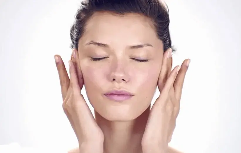 ماساژ صورت با دست 98786656