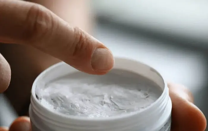 استفاده از پماد یکی از راه‌های درمان سوختگی 5654654