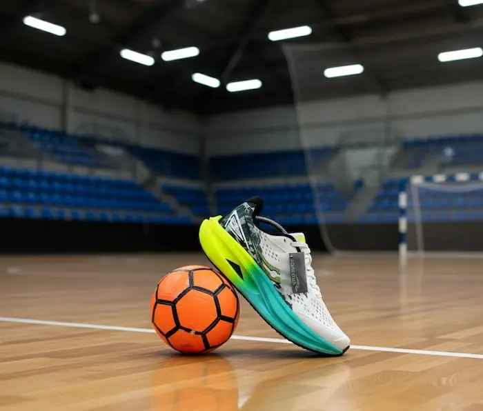 جنس و کیفیت کتونیهای مناسب فوتسال 54444