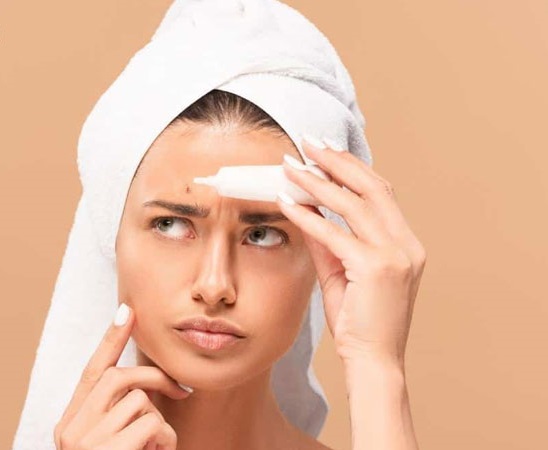 استفاده از کرم روی صورت جوش دار 67575