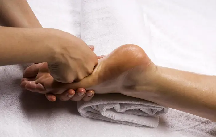ماساژ کف پا 54565641