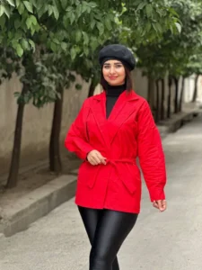 بارانی 25478 225x300 - تفاوت ترنج کت و بارانی؛ کدام یک برای استایل شما مناسب&zwnj;تر است؟