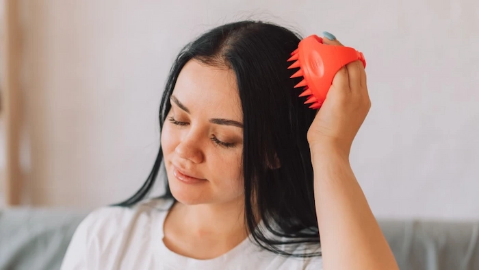 ماساژ پوست سر برای افزایش رشد1256