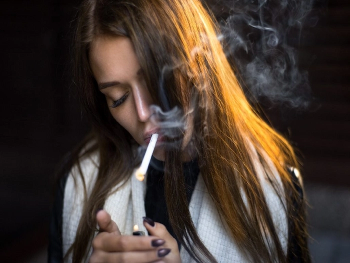 تاثیر سیگار بر چهره1152456