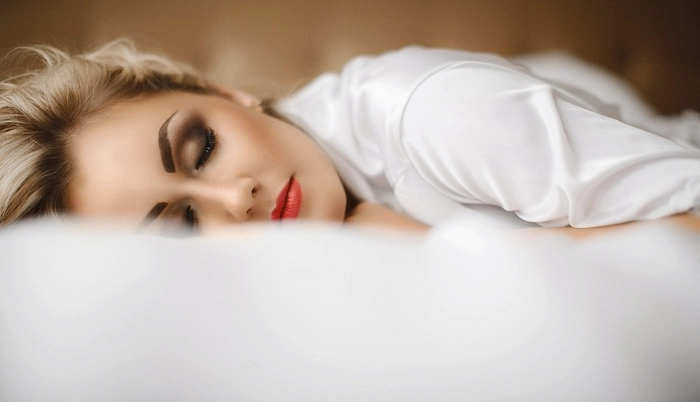 دلایل که نباید با آرایش بخوابید4866